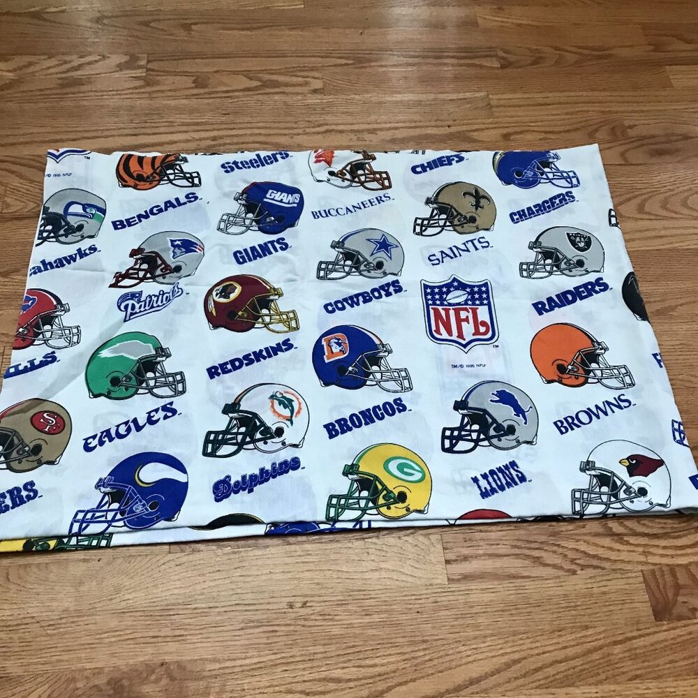 Vintage 1995 NFL Twin Flat Sheet Football Teams Helmets  Fabric Crafts Decor